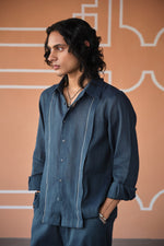 Load image into Gallery viewer, TAILORED YOKE SHIRT- NAVY