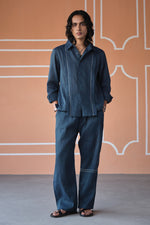 Load image into Gallery viewer, TAILORED YOKE SHIRT- NAVY
