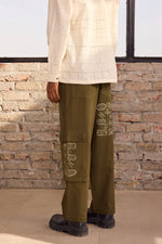 Load image into Gallery viewer, TRAVELLERS OLIVE BAGGY PANTS
