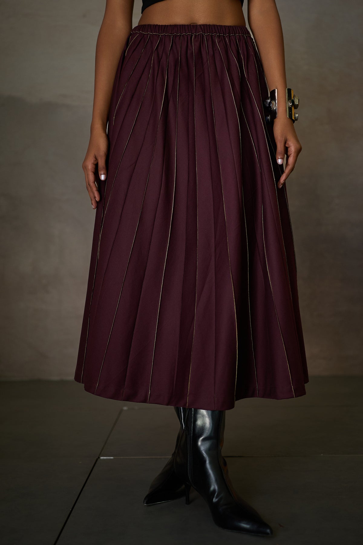 PINTUCK SOHO SKIRT-MERLOT
