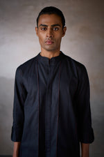 Load image into Gallery viewer, PINTUCK INDIE SHIRT- BLACK