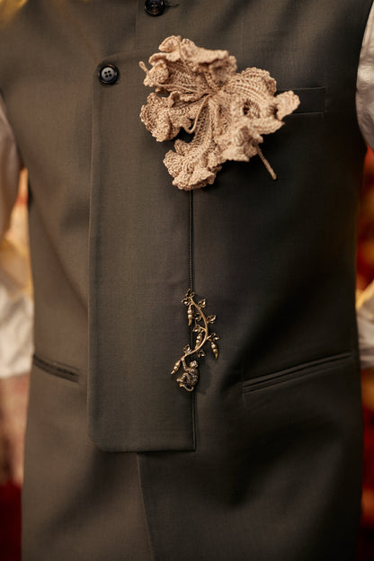 Resham Floral Brooch- Ecru